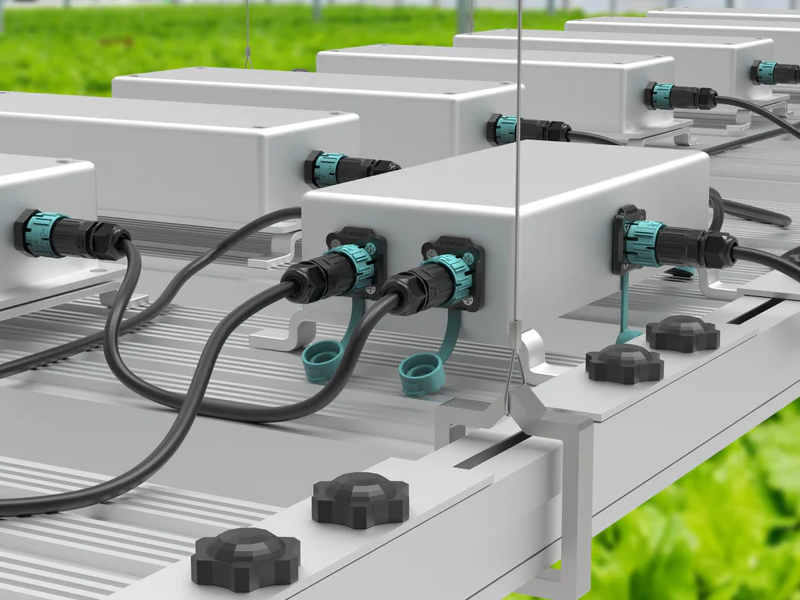 Grow light connector greenhouse